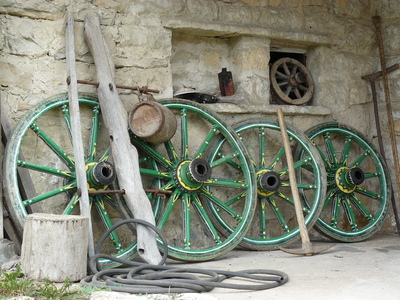 Шарени колела от Каруца в Преображенския mанастир